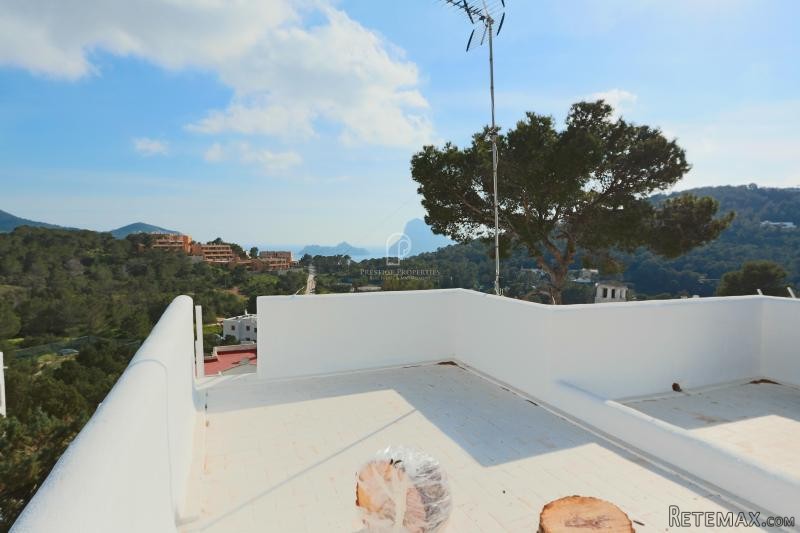 Two studios for sale with views to Es.. - 2