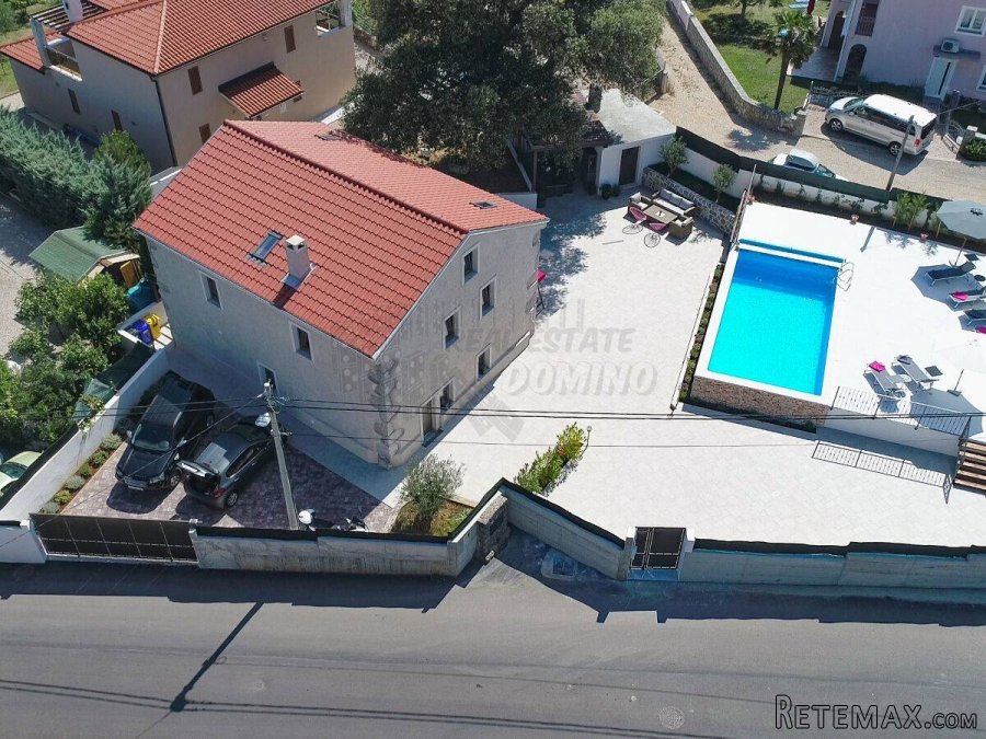 Prekrasna kamena vila s bazenom! Blizina grada Krka! - 2