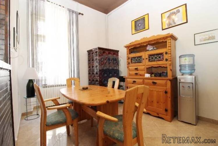 ISTRA, PULA, ŠIRI CENTAR, namješten stan i uhodani caffe... - 3