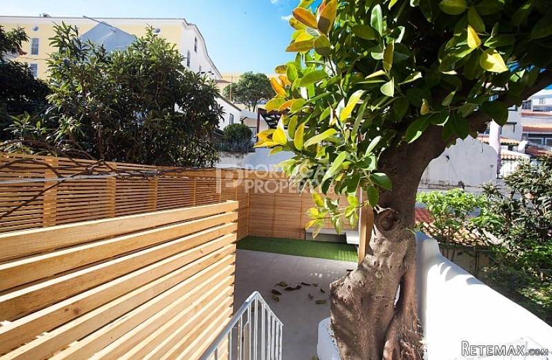 Charming Apartment with Terrace in..