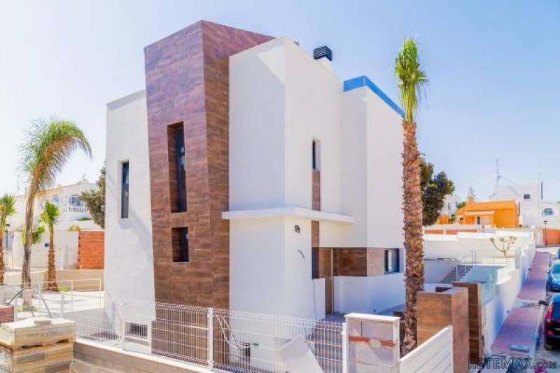 3 Bedroom 3 Bathroom Villa In..