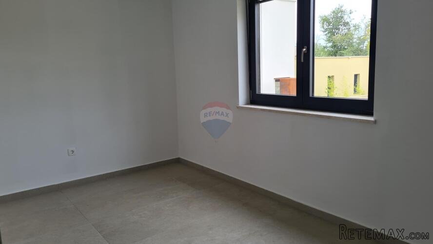 Poreč: Stan u prizemlju novogradnje s dvorištem 160 m2 - 10