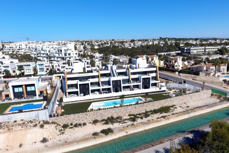 Los apartamentos están situados en una urbanización en V.. - 2