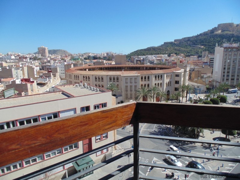 3 bedroom, 1 bathroom Apartment, (build..