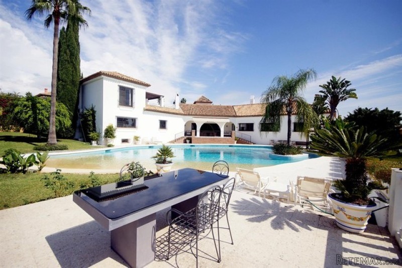 6 Bedrooms - Villa - Malaga - For Sale