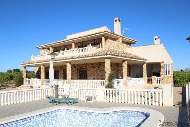 6 Bedrooms - Villa - Alicante - For Sale