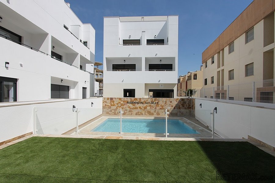 Duplex tres dormitorios dos baños, amplio salón comedor c..