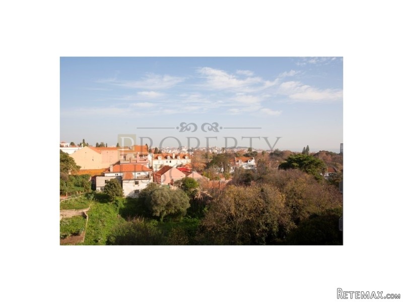 T3 Lisbon Apartment with 2 Parking for..