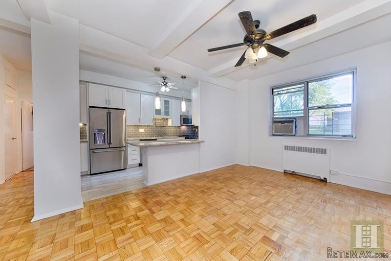 2 bedroom Apartment For Sale: 500 GRAND..