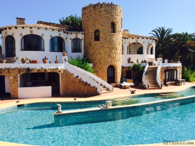 7 Bedrooms - Villa - Alicante - For Sale