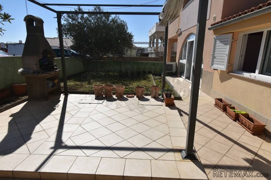 Apartman s 3 spavaće sobe i okućnicom! Grad Krk! - 2