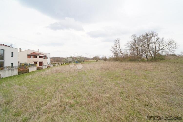 Građevinsko zemljište okolica Baderne 2000 m2 - 2