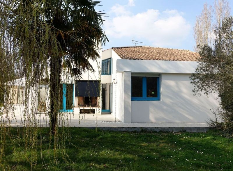 5 Bedroom House In Saintes