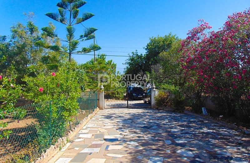 Big Plot Of Land With 1250m2..