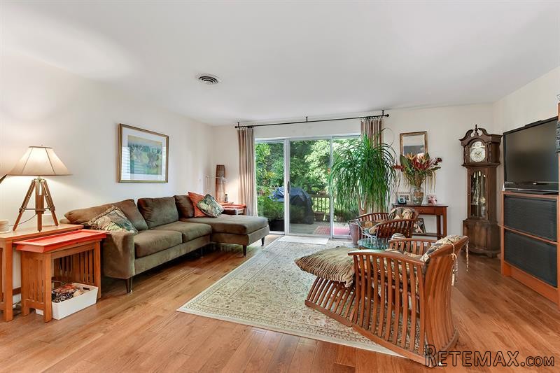 2 bedroom House For Sale: 158 Fields.. - 2