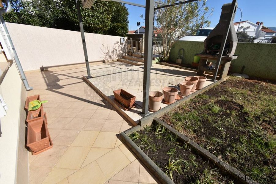 Apartman s 3 spavaće sobe i okućnicom! Grad Krk! - 4