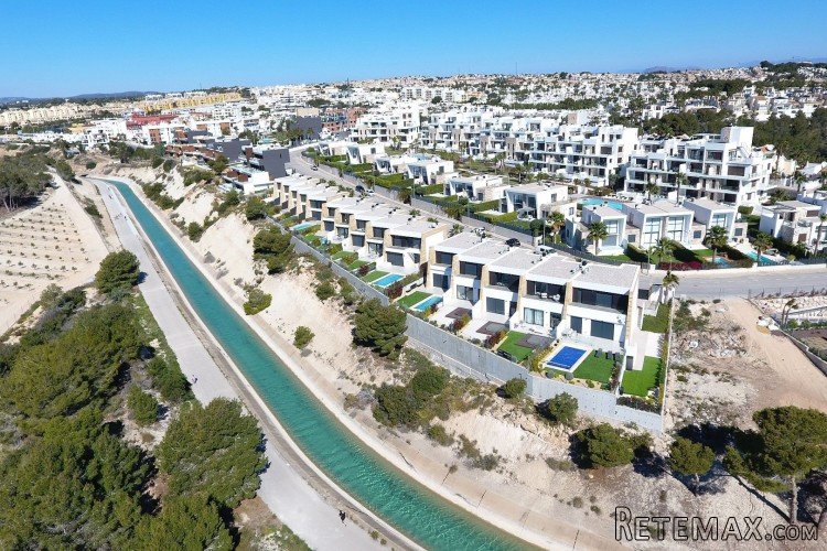 Los dúplex están situados en una urbanización en Vi.. - 4