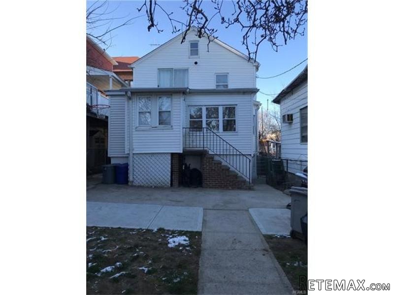 3 bedroom House For Sale: 3279 Barkley..