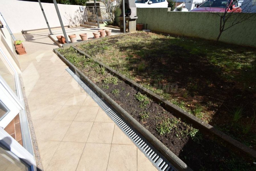 Apartman s 3 spavaće sobe i okućnicom! Grad Krk! - 8