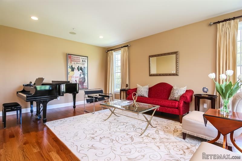 6 bedroom House For Sale: 21 Castle.. - 2