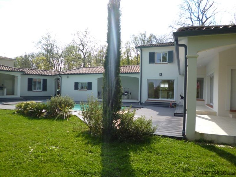 Well Renovated Villa With Garden..