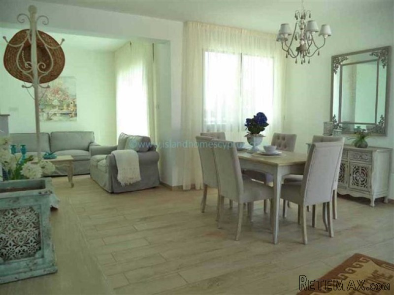 House Detached - For Sale - 4 Bedrooms