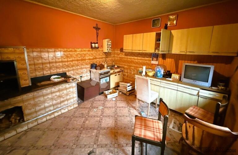 Kuća s brojnim gospodarskim objektima - 3
