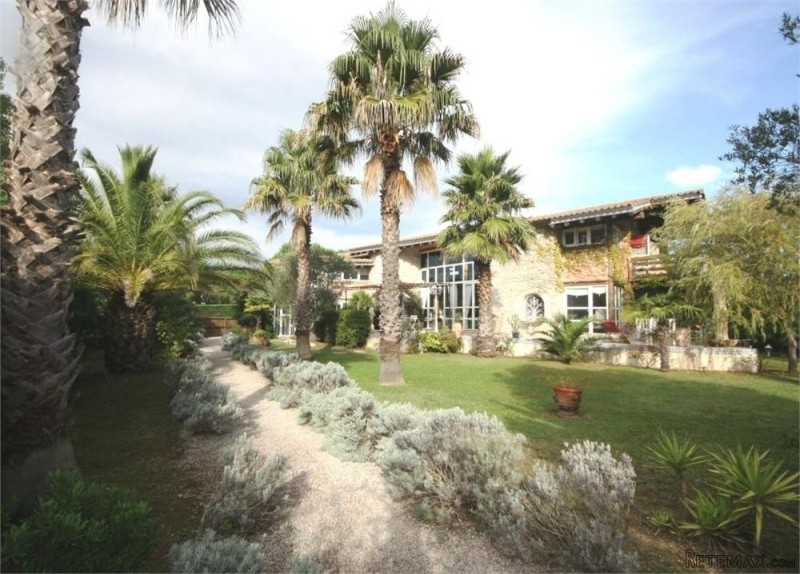 Stunning Villa Close Golf Course, St..
