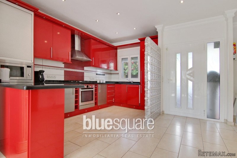 Immaculately Presented Detached Villa.. - 2