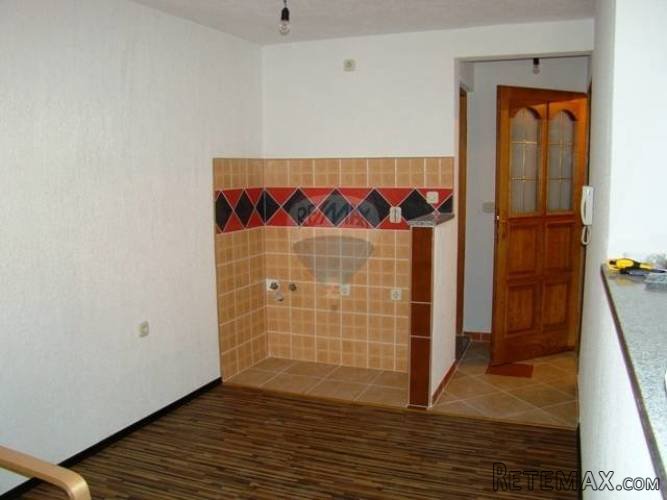 Istra, kuća sa lokalom i apartmanima na samoj obalii - 5