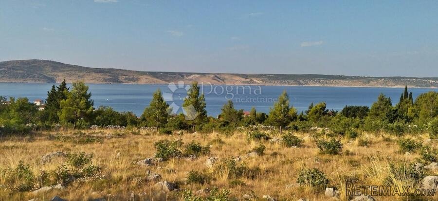 [OAZA BLIZU MORA] Zemljište Starigrad 7500m2