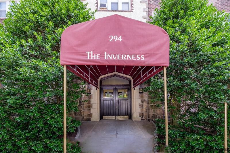 2 bedroom Commercial Property For Sale:..