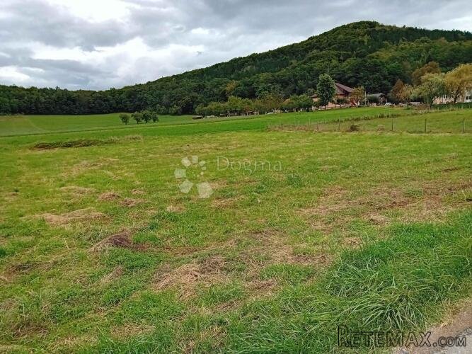 GRAĐEVINSKA PARCELA 200 M OD RIJEKE GACKE