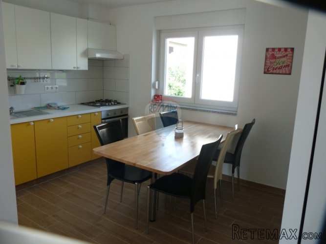 POMER, lijepa moderna kuća od 260 m2 sa tri odvojena stana - 4