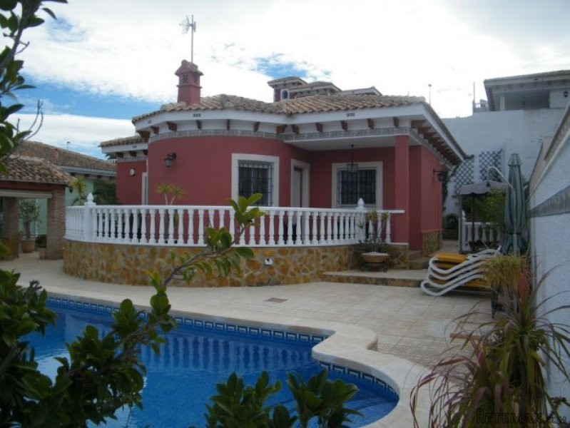 3 Bedrooms - Villa - Alicante - For Sale