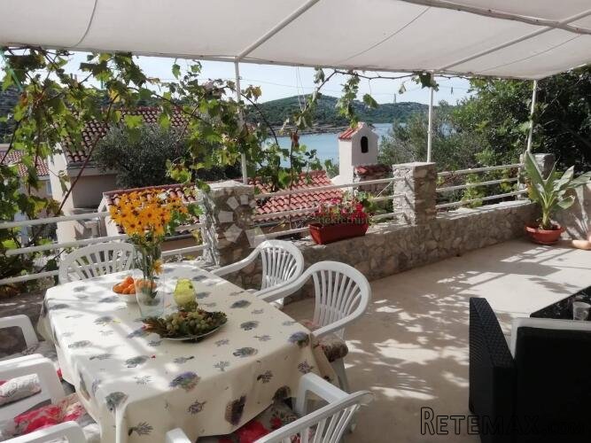 OTOK KAPRIJE – Višestambena kuća s velikom okućnicom i pogle - 3