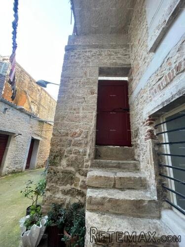 Prodaje se kamena kuća za renovaciju u srcu Vodnjana - 3
