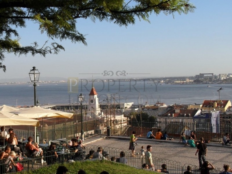 T2 Lisbon apartment for Sale, Chiado..