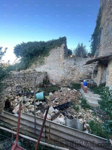 Prodaje se kamena kuća za renovaciju u srcu Vodnjana - 4