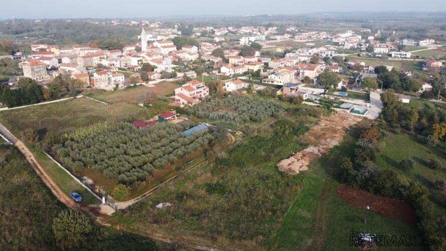 Istra - Kaštelir - građevinska parcela s projektom 750 m2 za