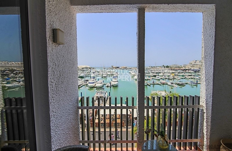 Privileged Front Row View of the Marina.. - 2