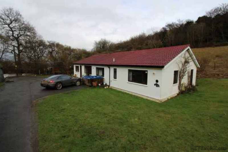 5 bedroom, Detached Bungalow house for..