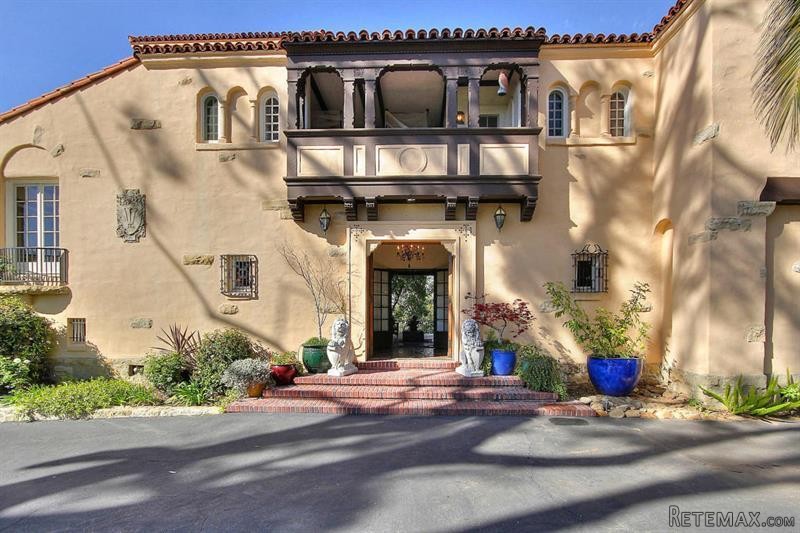 5 bedroom House For Sale: 221 E..