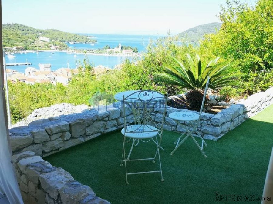 Vis - kuća 300 m2 + 1.700m okućnica + bazen - 11