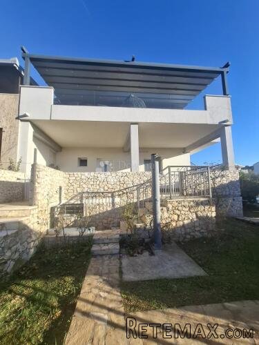 Kuća s bazenom 70 metara od plaže - 2