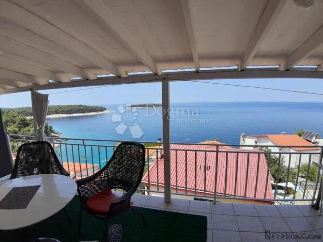 PRIMOŠTEN- KUĆA S 9 APARTMANA I TOP POGLEDOM - 2