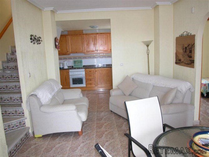 This south facing top floor apartment is offered for sale.. - 2