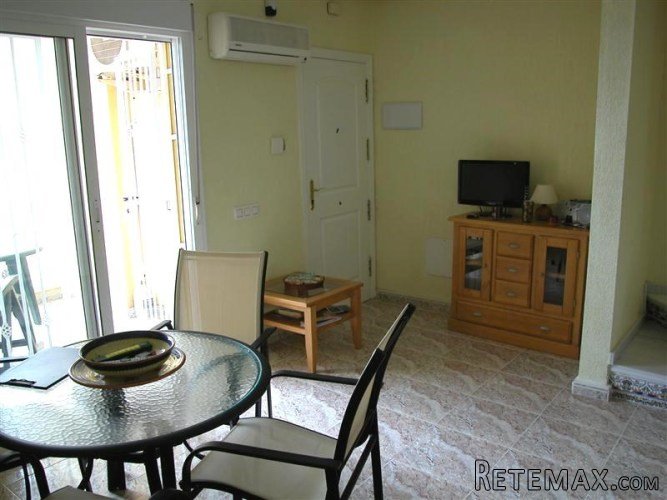 This south facing top floor apartment is offered for sale.. - 4