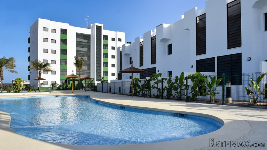 Los bungalows se ubican en Mil Palmeras, en un complejo..