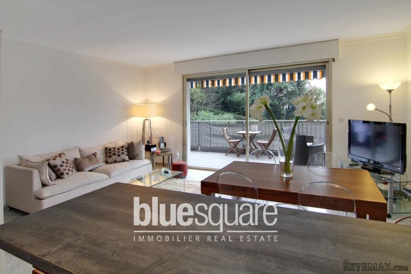 Large 1 bed apartment within walking..